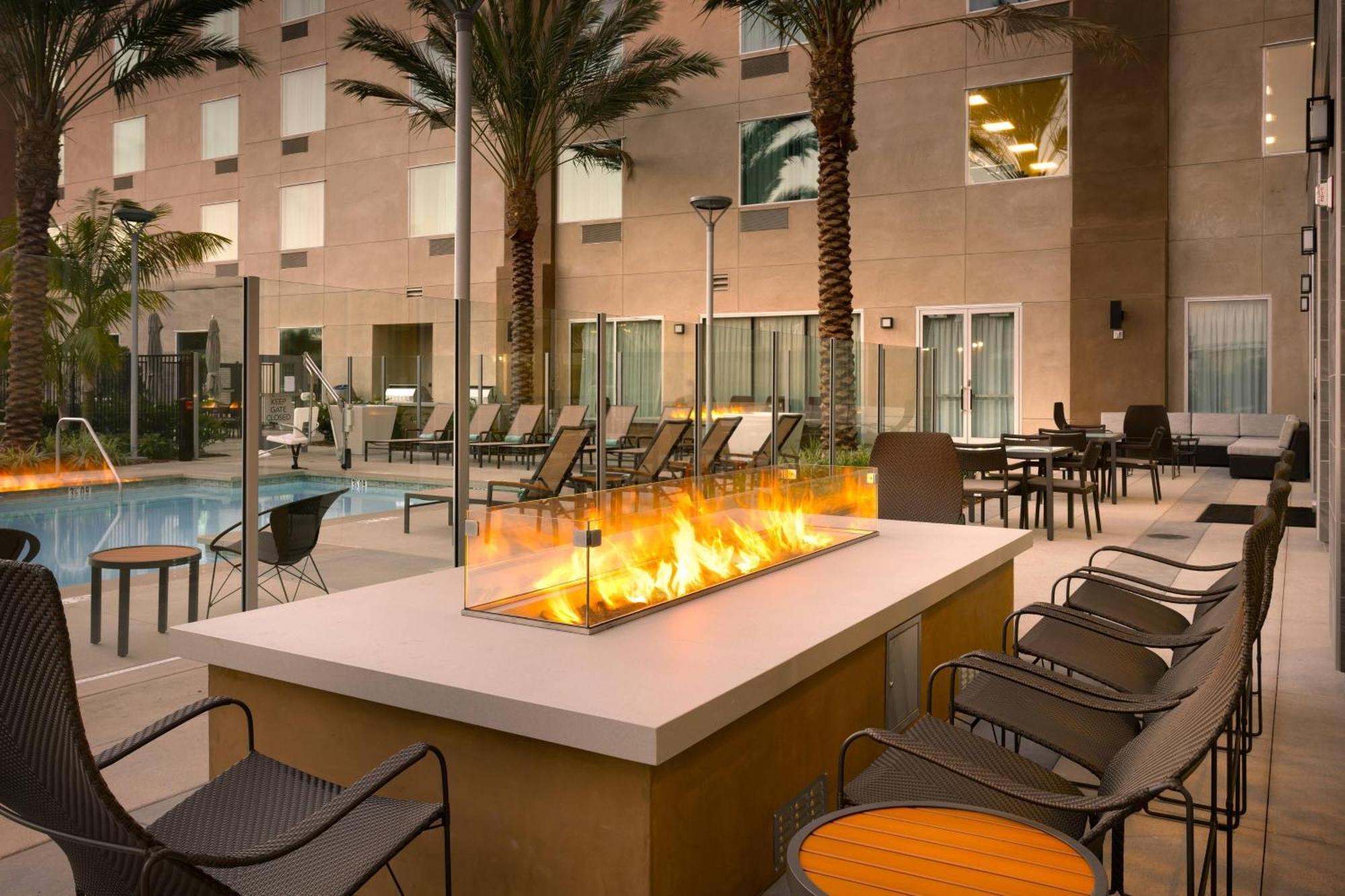 Courtyard By Marriott Los Angeles Lax/Hawthorne Exterior photo